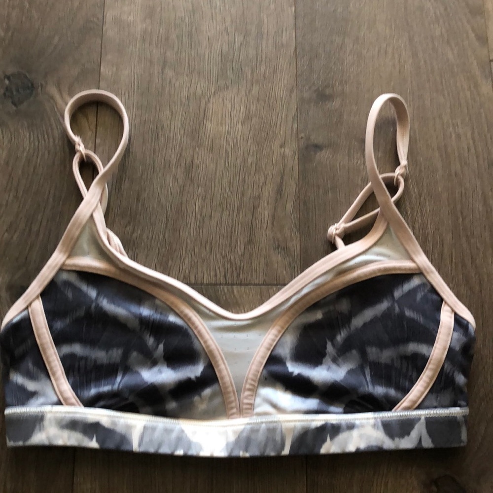 Lululemon bra